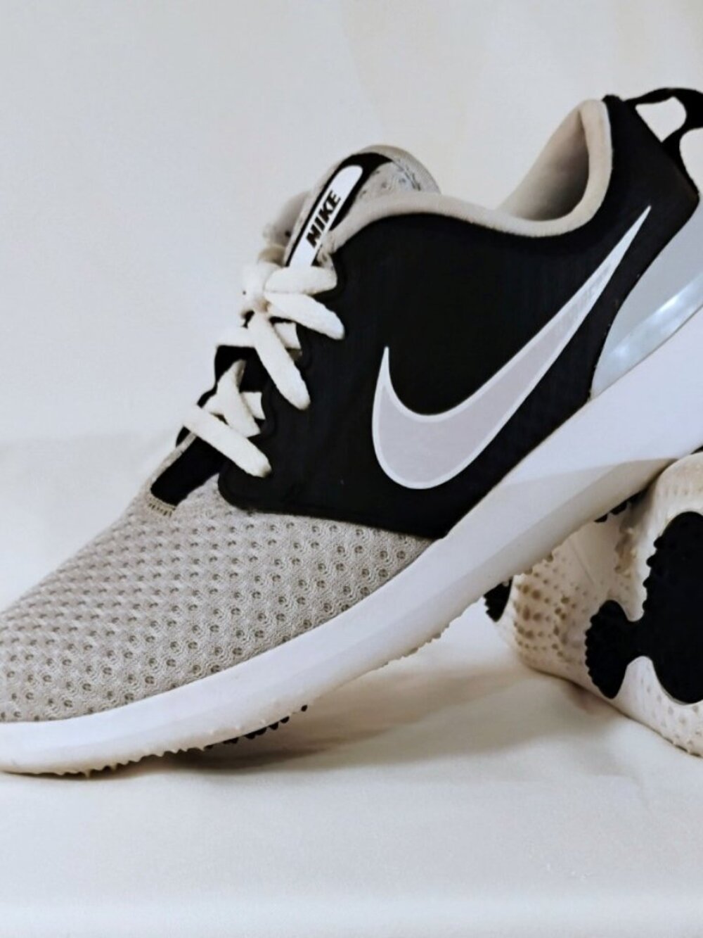 Youth Nike Roshe Golf Shoes 5Y Platinum Black White – Gently Used